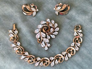 Trifari Gold Swirl Diamante Parure Set 1950’s Gold Crown Trifari Designer Jewelry Set MCM Bracelet Brooch and Ear Clips CJ1007 - Etsy