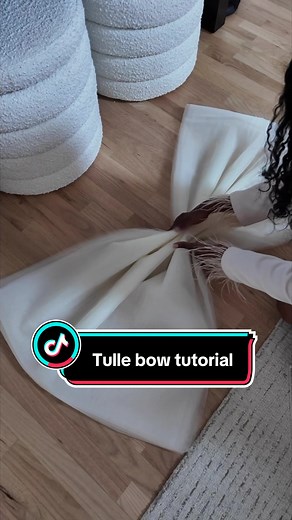 Affordable Tulle Bow Tutorial - Easy DIY Holiday Decor
