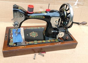 Hexagon Vintage Hand Crank Vibrating Shuttle Sewing Machine - Etsy