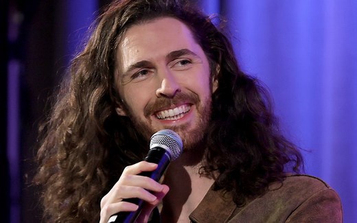 WATCH: Hozier brings Irish Christmas magic to “SNL” finale