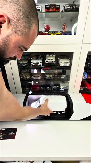 Testing the 1:18 Mercedes Sprinter by Norev (Premium Modelcars exclusive) in Fun Tech Wind Tunnel