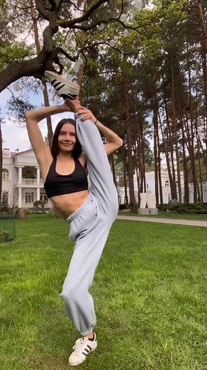 Can You Do the Jel Challenge? Fun Gymnastics and Ballet Stretch Challenge