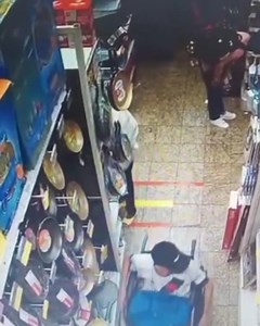 Meliante especial tentou furtar frigideiras das lojas tids, mas o plano não deu certo. Nada dá certo para o Vasco. | Nova Iguaçu ao vivo