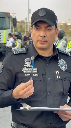 🎃🏍️ La Secretaría de Seguridad Jalisco arrancó este jueves desde las inmediaciones del Estadio Akron el operativo de vigilancia con motivo de Halloween. El titular de la dependencia, Juan Pablo Hernández, informó que se desplegarán cerca de 600 elementos de la Policía Estatal Preventiva, Policía Vial, Policía Metropolitana, así como personal del Ejército y la Guardia Nacional, para reforzar la seguridad en zonas donde se han registrado actos vandálicos. Las colonias Miravalle, Polanco, Oblatos