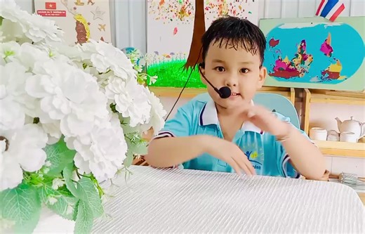 🌸BÀI TRẢ KẾT QUẢ CUỐI KÌ 1 MÔN TOÁN FINGER 🌟 Bé: Trần Thanh Quyến- 4 tuổi 🌟Lớp: Kids 4 👋 Với đôi bàn tay nhỏ bé, các con có thể làm được nhiều điều kỳ diệu hơn ba mẹ nghĩ! Phương pháp Finger Math (toán tư duy bằng ngón tay) giúp trẻ mầm non tiếp cận những con số, phép tính một cách trực quan – sinh động – vui nhộn. 🎯 Ở KidsGarden, các con được làm quen với Toán tư duy qua nhiều hoạt động thú vị – vừa rèn trí tuệ, vừa phát triển kỹ năng toàn diện 🌈 📸 Cùng xem đôi bàn tay nhỏ nhắn của các c