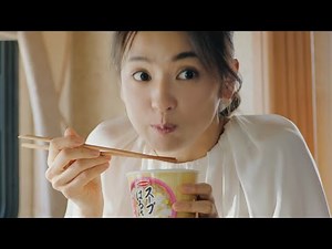 Nakamura Anne wears a refreshing outfit in a white top and loose pants. Lunch with the song "Diam...