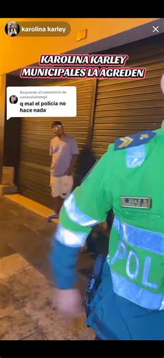 Karolina Karley Ayuda a Señor con Perritos