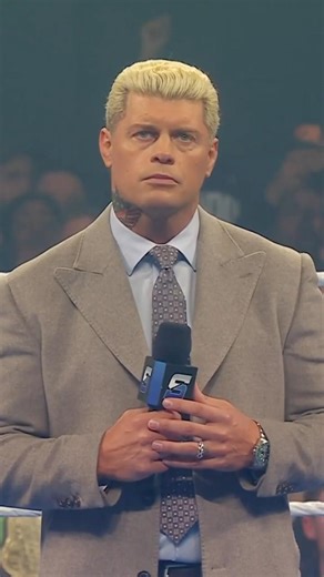 UK crowd was booing everybody Wtf #wwesmackdown