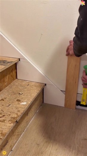 How Pros Make One Board Fit Every Stair Perfectly 😱 #FinishCarpentry #StairSkirt #StairTrim #Carpentry #Woodworking