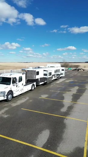 2006 Sundowner 4 Horse Living Quarters Trailer W/ Midtack $71,495 #magnumtrailersales #trailer #trailers #trailerdealership #stocktrailers #horsetrailers #equine #horsetok #country #ranchers #punchy #horses #cowboys #cowgirls #showjumping #rodeo #ranch #ranchrodeo #western #cowpoke
