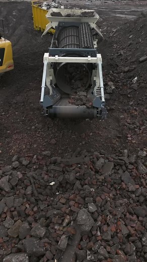 323K views · 3.3K reactions | Sirius Group using a Blue Group supplied self cleaning trommel. Read the story in the latest issue of the magazine. Link at top of page #bluegroup #bluemachinery #construction #excavator #trommel #recycling | Awesome Earthmovers | Facebook