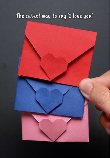 ❤️ This origami envelope seals with a heart and yes you can make it. No glue needed. #envelopemaking #origamienvelope #heartenvelope #mothersdaygift #giftideas