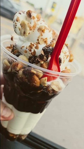 PEANUT BUSTER PARFAIT AT DAIRY QUEEN ~ EXTRA HOT FUDGE & PEANUTS 🍦🍫 🥜