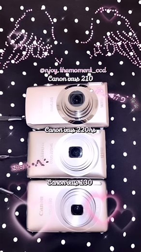 𝑪𝑪𝑫相機店 * ੈ✩𝑵𝒋𝒐𝒚.𝒕𝒉𝒆 𝑴𝒐𝒎𝒆𝒏𝒕 ° 𝒂𝒏𝒅 𝒕𝒉𝒆 𝒕𝒊𝒎𝒆࿐ on Instagram: "˚⋆｡°✩౨ৎ✩°｡⋆ ˖ . 𝜗𝜚. ₊ 3部熱門嘅Canon ixus 機皇介紹˖ . 𝜗𝜚. ₊ ✩ ·̩͙ : ♡⃘ : ·̩͙ ＊˚*•̩̩͙ ⁺ ཐིཋྀ ⁺•̩̩͙*˚＊·̩͙: ♡⃘ :·̩͙ ✩ ⋆ Canon ixus 210 Canon ixus 220hs Canon ixus130 ✩ ·̩͙ : ♡⃘ : ·̩͙ ＊˚*•̩̩͙ ⁺ ཐིཋྀ ⁺•̩̩͙*˚＊·̩͙: ♡⃘ :·̩͙ ✩ ⋆ 成日聽人講 Canon IXUS 系列好經典，但型號咁多到底邊部先最啱自己？今日就同大家比較呢三部人氣極高嘅 IXUS 機皇210、220 HS、同 130～ Canon IXUS 210 𐙚⊹₊⋆ ✦ . ⁺.⊹˖ᯓ★. ₊ 如果你鍾意觸控大屏，又想相機直出色彩夠搶眼，210就係你嘅首選！像素亦係三部中最高而且出相色彩飽和度偏高，紅色同綠色特別出，影食物同風景好吸睛！影出嚟人嘅膚色會比較有氣色