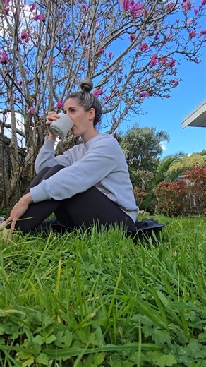 Emma Hopper | Emotional Regulation & Nervous System Expert on Instagram: "1. I developed an eating dis order aged 4 (that lasted until I got pregnant at 29) that helped me feel in control when everything else felt chaotic and unpredictable. My dad was an alcoholic and volatile, my mum was in constant survival mode. Things were hectic and I was too aware and empathic. Even at 4. I realised that the only thing I could control was food. So I started hiding my lunch, refused to eat dinner. It was my