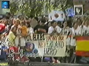 Michael Jackson Arrival, Munich, June 26, 1999, part 3/9