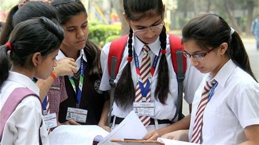 அடுத்த கல்வியாண்டு முதல் 9 - 12 ஆம் வகுப்புகளுக்கான பாடத்திட்டம் மாற்றம்: சி.பி.எஸ்.இ.