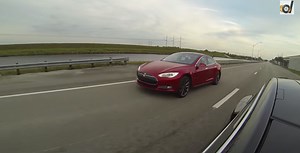 Tesla Model S P85D Roasts Predecessor In EV Drag Race - SlashGear