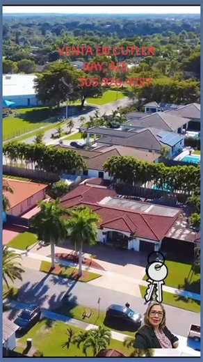Maria Cecilia Buendia on Instagram: "🏡Oportunidad en Cutler Bay!! 📍Amplia y versátil, esta casa con piscina de 4 dormitorios 🛏 y 3 baños 🛁 con dos suites principales ofrece 2.607 pies cuadrados de espacio habitable en un lote de 9.785 pies cuadrados. 📌Precio:$995,000 ✨️El diseño presenta múltiples áreas de estar, incluyendo una vida formal, un comedor y una gran sala familiar, creando un gran flujo para la vida cotidiana y el entretenimiento. La cocina céntrica ofrece gabinetes de madera, e