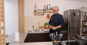Lucky Andreono Masterchef on Instagram: "Sebagai seorang Master Chef, berinovasi #jadilebihbaik dalam menciptakan sebuah hidangan merupakan sebuah keharusan. Sama halnya dalam memilih provider yang master buat saya, harus siap memberikan kualitas layanan yang terbaik untuk pelanggan setianya. Seperti XL dan AXIS dengan Maya, layanan Virtual Help XL Axiata Digital Care yang siap membantu melayani info dan kendala pelanggan selama 24 jam. Chat Maya di aplikasi MyXL, Web xl.co.id ,Aplikasi Axisnet 