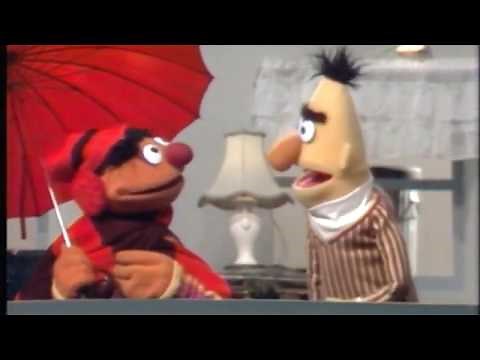 Classic Sesame Street - Ernie & Bert Newspaper Expedition