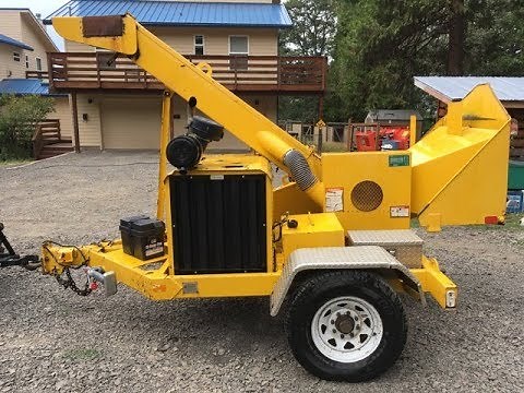 2004 Brush Bandit 1290 12" drum chipper demo