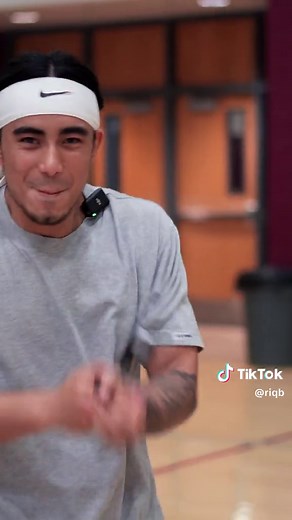 Here are some tips i learned over the course of my 3 year dunk journey that helped me increase my vertical by 15 inches! If you wanna transform your vertical and get coached by me, fill out the form in my bio! #fitness #dunk #vertical #jump #athlete#hops #gym #motivation #gym #plyometrics #basketball #workout