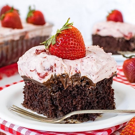 This easy Strawberry Fudge Poke Cake will be the hit at all your summer picnics. The sweet, refreshing cake will have everyone asking for more. SEE THE FULL PRINTABLE RECIPE HERE: https://insidebrucrewlife.com/strawberry-fudge-poke-cake/ | Inside BruCrew Life