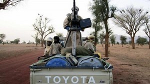 Mali rebels advance despite French airstrikes