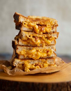 Mac and Cheese Grilled Cheese