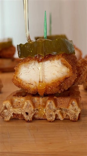 Chicken and waffle bites with hot honey? Never the wrong choice. 🤌🏻 #protein #appetizers #comfortfood #snackideas #kroger
