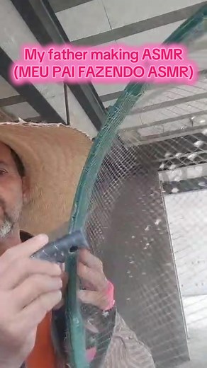 My Father Making ASMR (Meu Pai Fazendo ASMR)