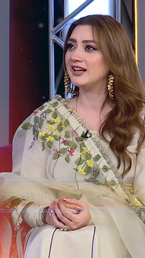 1.7M views · 50K reactions | Follow My Instagram Account Us Ek Ka Na Mile Na To Puri Dundiya Ka Pyaar Kafi Nhi Hota>>❤️梁. . . . . . #feelthewords #reelsgivefeels #explore #explorepage #featured #instagramreels #viralreels #sadreels #hindiwords #shayar #shayari #hindipoem #hindishayari #aashiq #sadshayari #shayrilover #jazbaat #urduquotes #instashayari #sadshayri #writers #twolineshayari #viralshayari #ghazal #jaunelia #tehzeebhaafi #ghalib #alizaryoun | muddasir11_ | Facebook