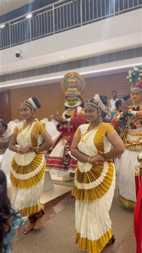 Enchanting Mohiniyattam bride entry at our Kerala Hindu wedding ✨ #Mohiniyattam #KeralaWedding