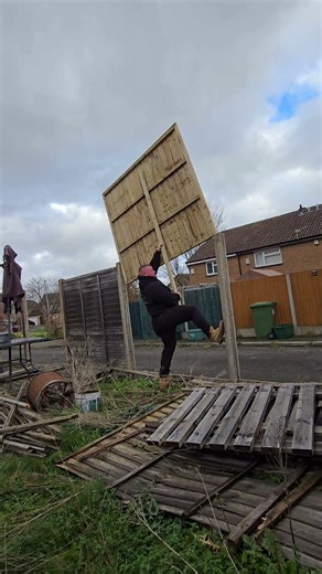 Toptip to install a fence panel.on your own. #fencing #howto #toptip #garden #diy