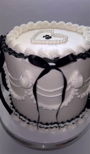 Best Cakes to Celebrate Turning 18