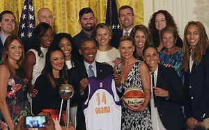 Obama honors Phoenix Mercury at White House for 2014 WNBA title - Cronkite News