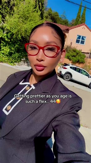 Mmhmm and I’m only gonna get better! #women #agegracefully #antiagingtips #40andover #professional