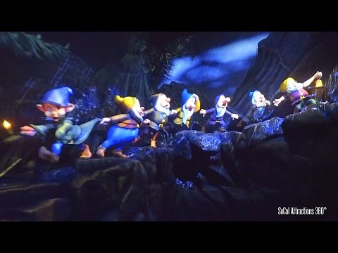 [HD] Snow White's Scary Adventures Ride POV 2015 - Disneyland