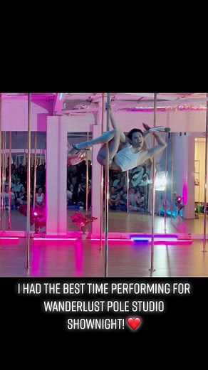 This has become one of my favourite party tricks 🤭 #partytricks #funtimes #dancing #polevault #splits #performer #loveyou