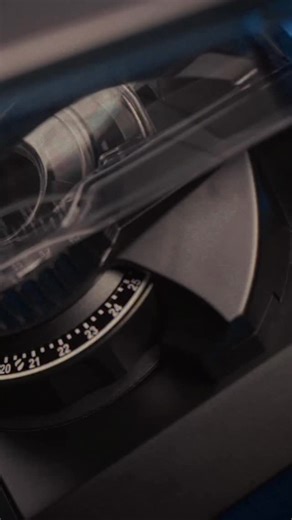 Cleaning your grinder? With Jay, it’s a snap — literally. And if you haven’t met Jay yet, you’ve probably heard the buzz. #JayGrinder | La Marzocco