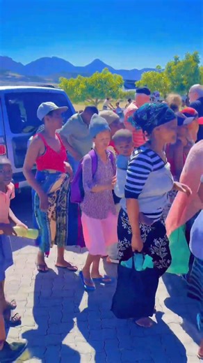 Hand in Hand 🫂 we help those in need #charity #feedinghope #community