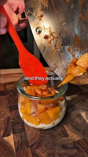 Peach cobbler overnight oats!