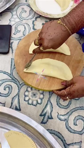 How to Make Poreis: Easy Crescent-shaped Pastry Recipe