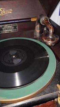 Watch a 1915 Edison A150 Diamond Disc Phonograph Play!!