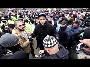 Violence Erupts with Tommy Robinson's Supporters