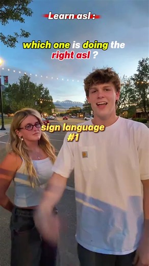 which one is doing the right asl ?❤️‍🔥 #asl #signlanguage #learnasl #see