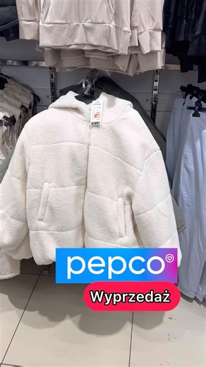 Jak się Pani odnosi do takich sztucznych futerek? Podobają się Pani?