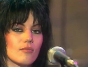 Crimson & Clover -- Joan Jett & the Blackhearts | MUSIC FEVER