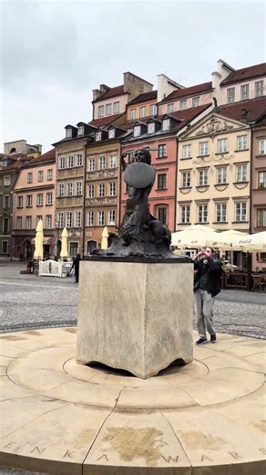 Mermaid statue - symbol of Warsaw - in old town market square